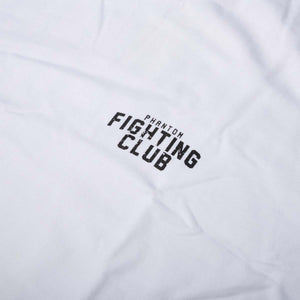 Das Phantom Athletics FIGHTING CLUB Oversize T-Shirt in Weiß bringt den klassischen Oldschool-Gym-Look in moderne Kampfsport-Streetwear. Der kontrastreiche Rückenprint macht das Shirt zum idealen Begleiter für Training, Warm-up, Kampfsport-Events und Freizeit.