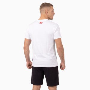 Das weiße Phantom Athletics Team T-Shirt mit rotem Logo überzeugt durch minimalistisches Design und eine moderne sportliche Passform. Die hochwertige Kampfsportbekleidung eignet sich ideal für Training, Gym, Krafttraining und einen aktiven Alltag.