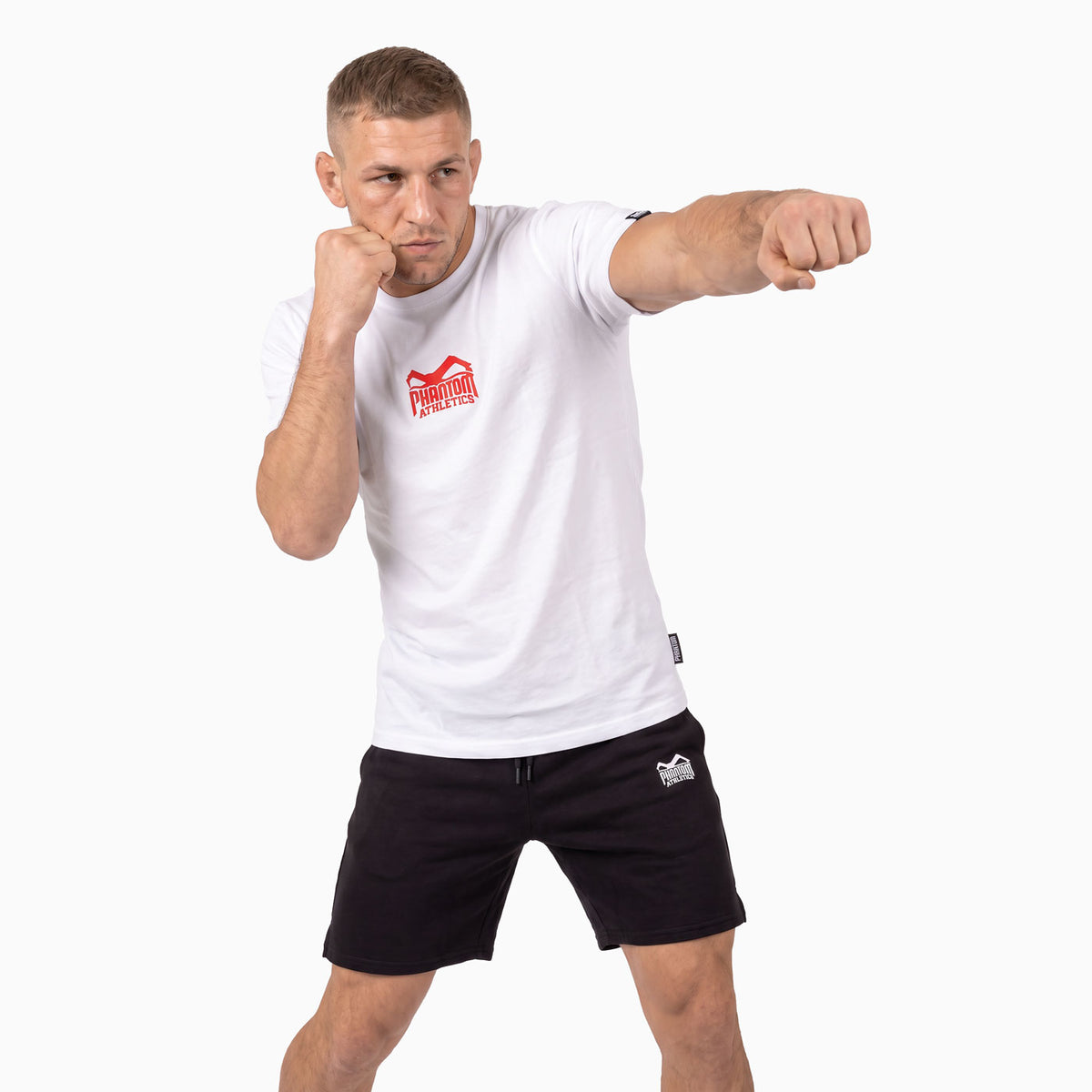 Mit dem Phantom Athletics T-Shirt Team in Weiß/Rot erhalten Fighter ein vielseitiges Kampfsport-Shirt aus 95 % Baumwolle und 5 % Polyester. Das angenehm leichte und atmungsaktive Material unterstützt Bewegungsfreiheit beim MMA, BJJ, Grappling, Boxen und Muay Thai.