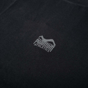 Mit dem Phantom Athletics Oversize T-Shirt Blacked erhalten Kampfsportler moderne Fightwear mit entspannter Passform und authentischem Fighter-Look. Das Shirt passt perfekt zu MMA, BJJ, Grappling, Wrestling, Boxen und Muay Thai.