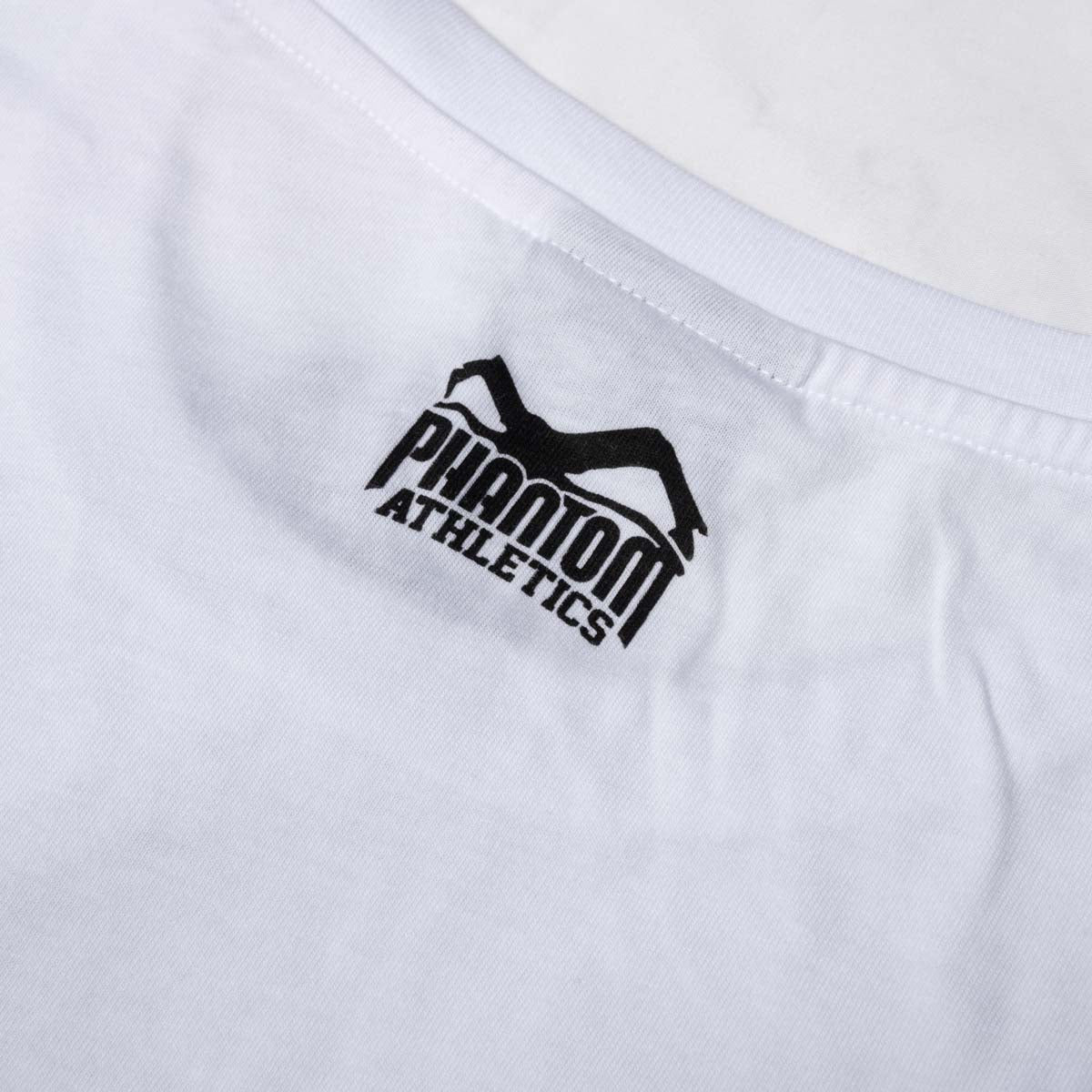 Das Phantom Athletics Prime T-Shirt in Weiß überzeugt mit geradem Saum, sportlicher Passform und einem charakteristischen Phantom Emblem auf der Brust. Die hochwertige Fightwear eignet sich für Boxen, MMA, Muay Thai, BJJ, Grappling und Fitness.