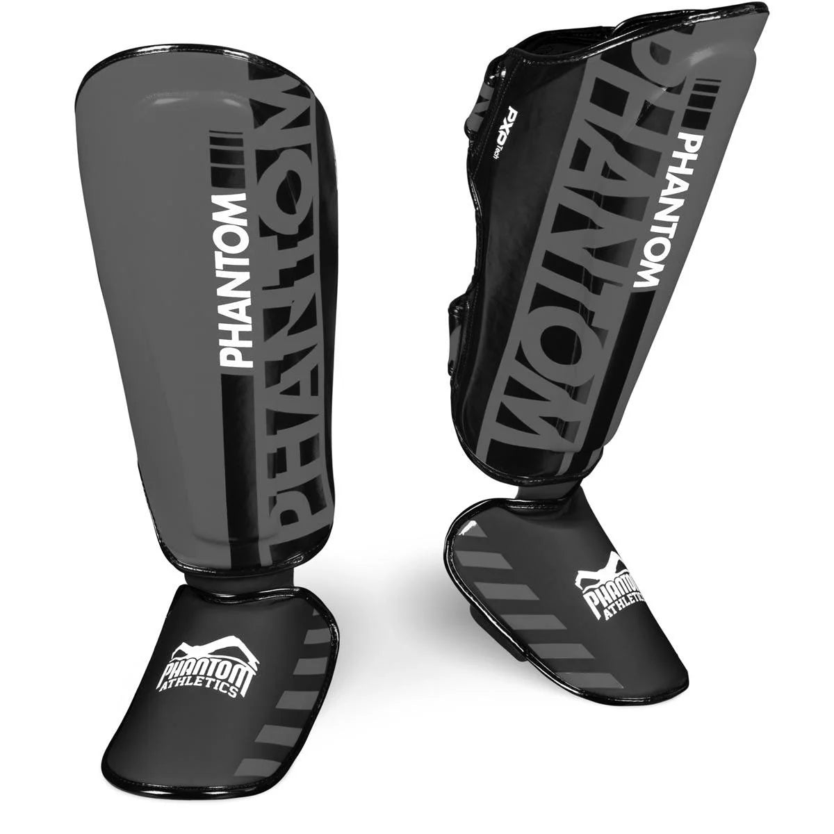 Die Phantom Athletics Schienbeinschoner APEX Striking schützen die beanspruchten Bereiche an Schienbein und Fuß während intensiver Kampfsporteinheiten. Ideal für Fighter, die beim Muay Thai, Kickboxen und MMA Wert auf funktionelle Ausrüstung und ein auffälliges Design legen.