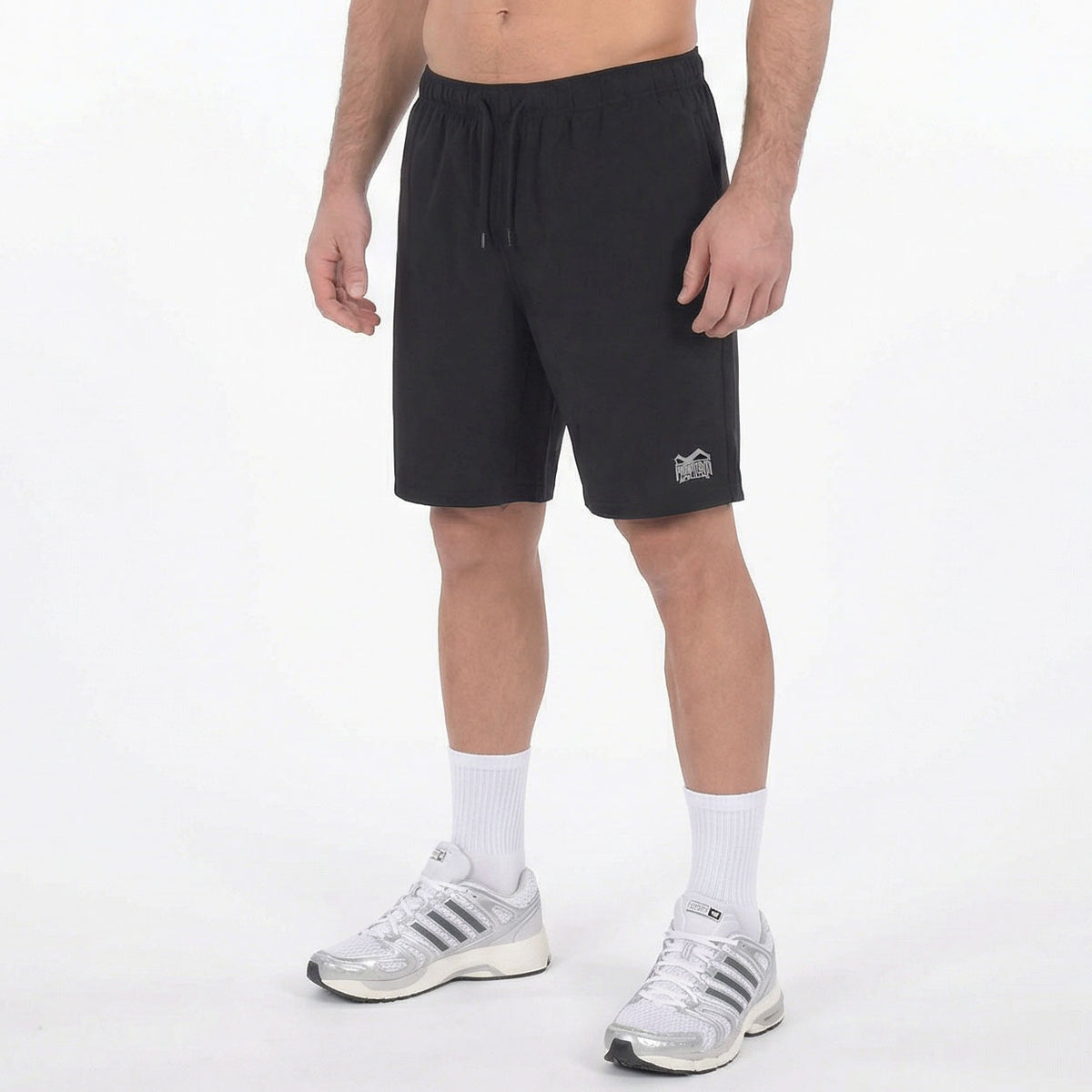Die Phantom Athletics Training Shorts Shadow in Schwarz bieten dir maximale Bewegungsfreiheit für intensives Kampfsport-Training. Perfekt geeignet für MMA, Kickboxen oder Muay Thai überzeugen sie durch leichtes, elastisches Material und hohen Tragekomfort.