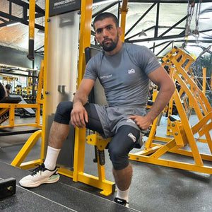 Premium Trainings‑Tights 3/4 Apex Schwarz von Phantom Athletics, entwickelt für ambitionierte Kampfsportler im Jiu‑Jitsu, Grappling oder Muay Thai, mit robustem, dehnbarem Material für dynamische Bewegungen und maximale Flexibilität. Die ergonomische Schnittführung bietet sicheren Sitz bei kombinierten Sparring‑ und Krafttraining‑Sessions im Gym. Ein funktionelles Premium‑Piece für hohe Performance beim Training.