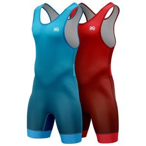 Das APEX Ringer Trikot Set von PHANTOM in Rot und Blau bietet eine perfekte Passform und maximale Bewegungsfreiheit für Ringer bei Wettkämpfen und Turnieren. Ideal für Ringsport und konform mit den UWW-Standards.