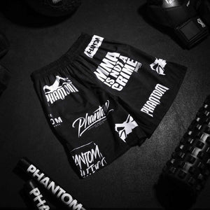 Mit ihrem modernen Design und hochwertigen Verarbeitung bieten die Fightshorts EVO Legend einen markanten Look, der sich ideal für Wettkämpfe und das tägliche Training eignet. Die sportliche Optik dieser Shorts betont den athletischen Stil und ist perfekt abgestimmt auf die Bedürfnisse von Kampfsportlern in Sportarten wie Ringen, Kickboxen und BJJ.