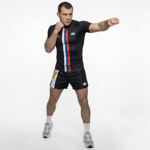 Stylische Phantom Athletics FUSION‑R Fightshorts im Team Russia Design, leicht und langlebig, ideal für Boxen, Muay Thai, Jiu‑Jitsu oder anspruchsvolle Matten‑Einheiten.