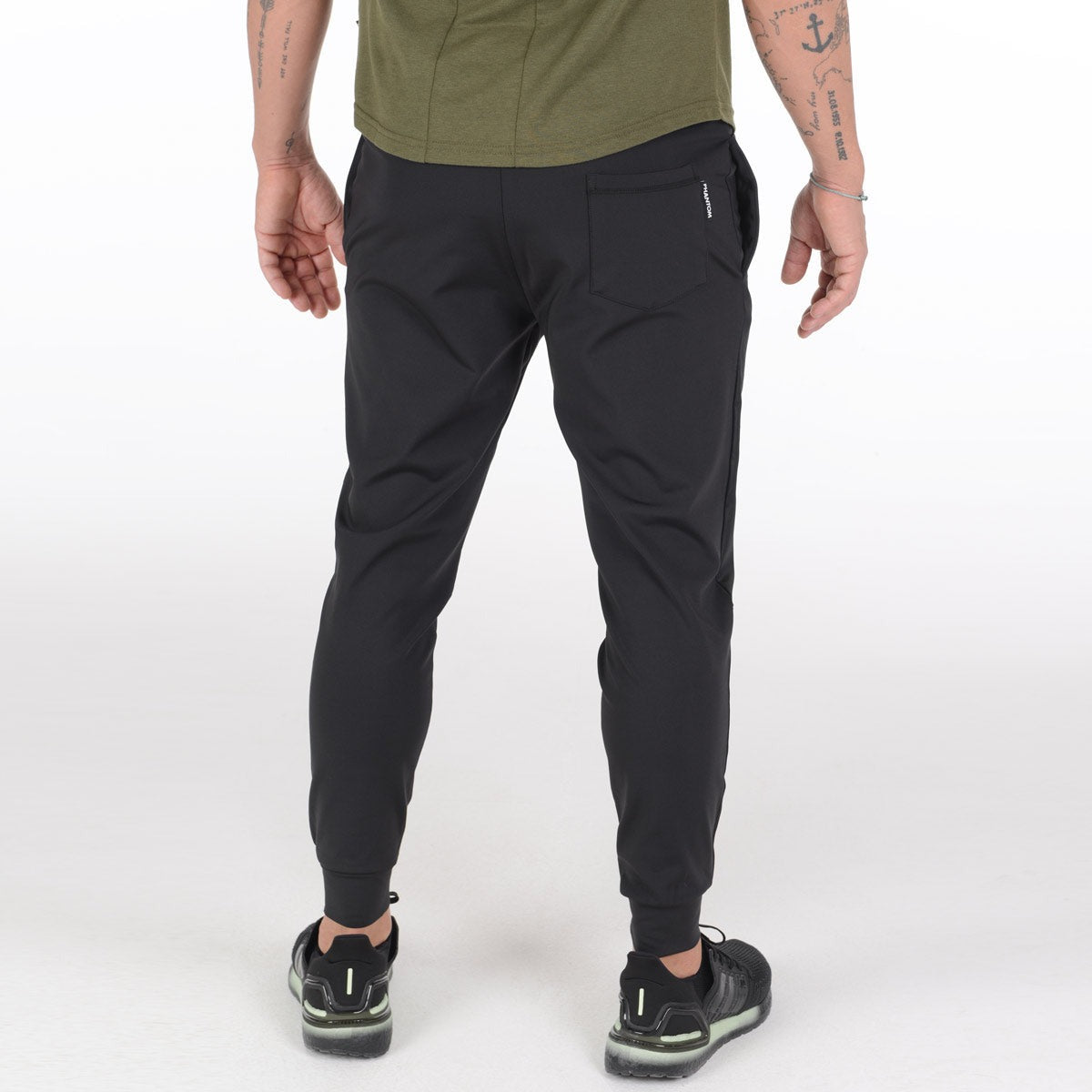 Phantom Athletics Kinder-Trainingsanzug Shadow, speziell für Jungen und Mädchen im Kampfsport. Ideal für Muay Thai, MMA und Grappling mit hoher Strapazierfähigkeit.