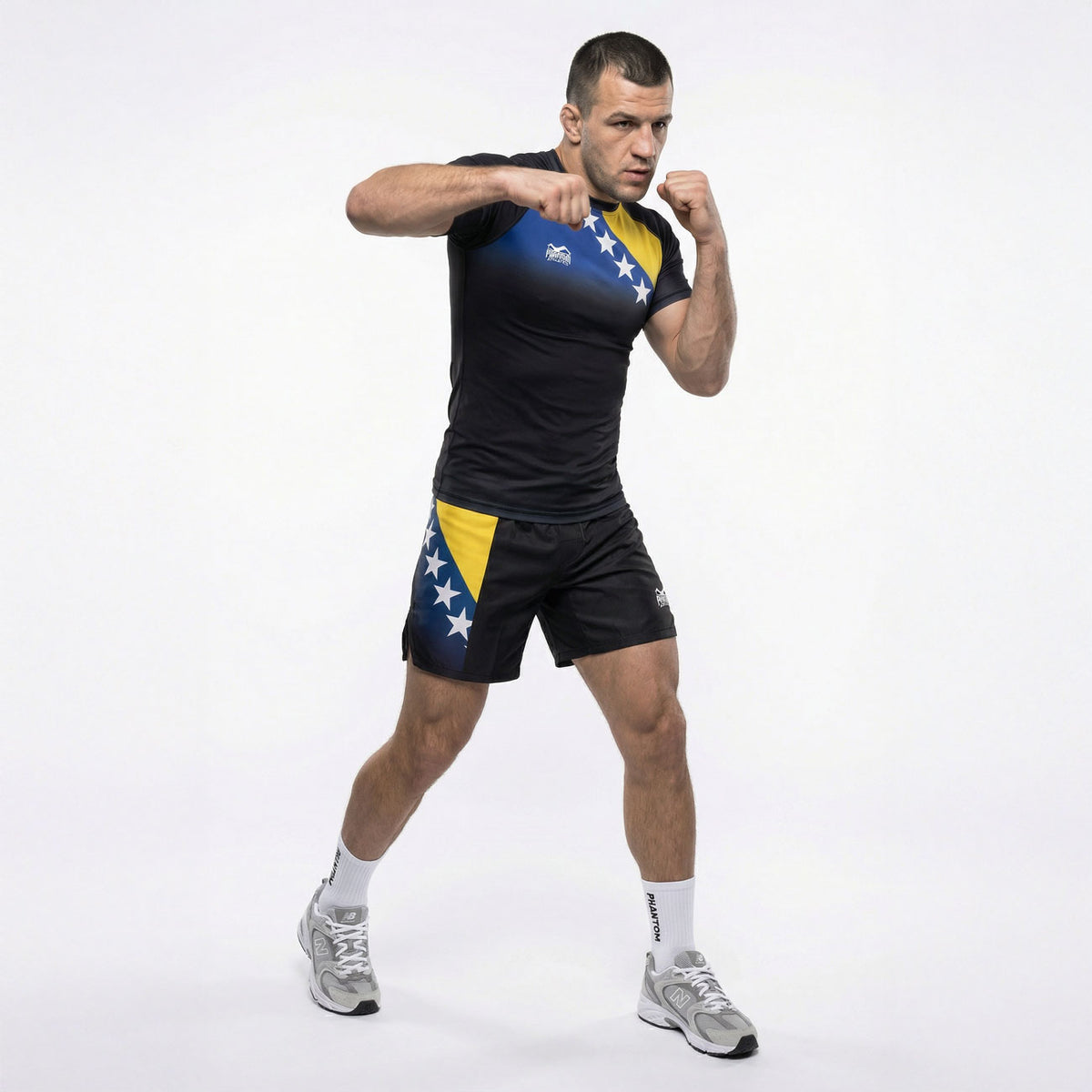 Premium Phantom Athletics Rashguard Team Bosnia mit Kompressionspassform und langlebigem Material, entwickelt für anspruchsvolle Athleten im Training und Wettkampf.