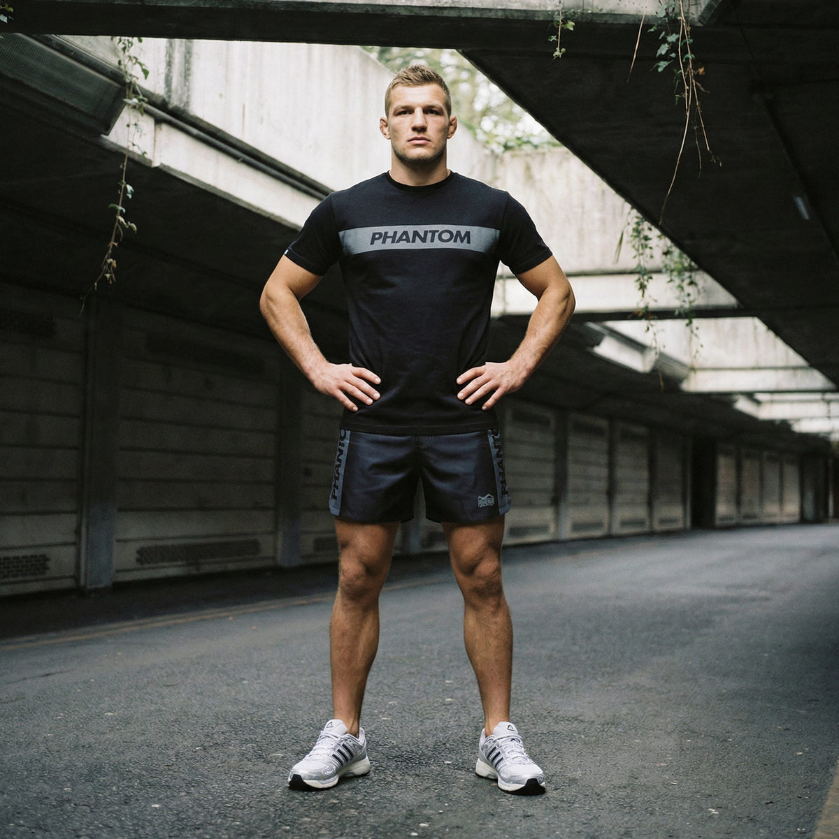 Premium APEX T-Shirt von Phantom Athletics für ambitionierte Kampfsportler, perfekt für Technik- und Krafttraining.