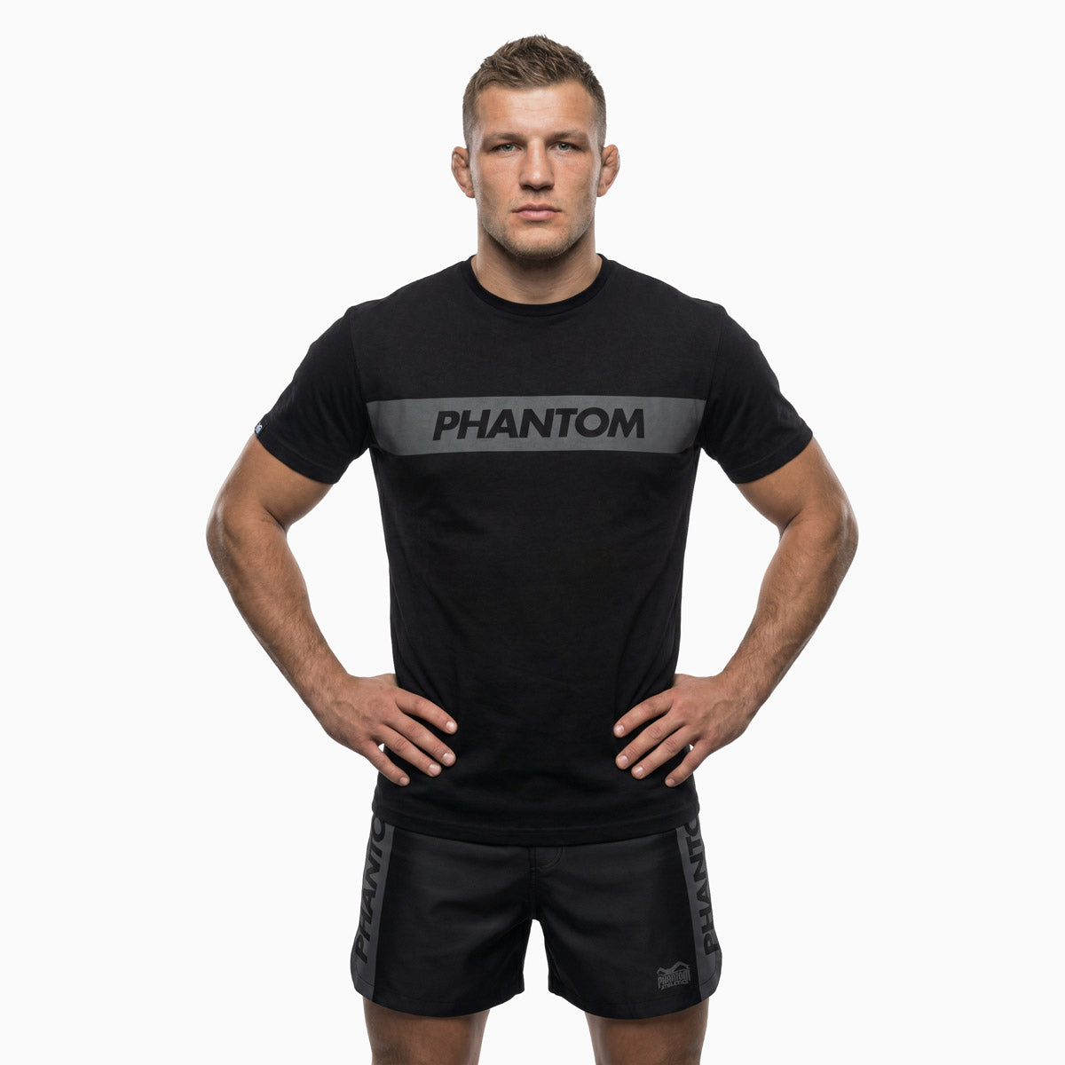 Hochwertiges T-Shirt APEX Black/Gray von Phantom Athletics für MMA-Training, Sparring und Fitness mit atmungsaktivem, leichtem Material.