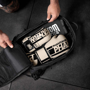 Der Tactic S Rucksack von Phantom Athletics, speziell für Kampfsportler entwickelt. Strapazierfähiges Material und praktische Fächer machen ihn perfekt für Wettkämpfe und Training.