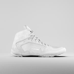 Tactic Weiß Kinder Ringerschuhe von Phantom Athletics, perfekt abgestimmt auf die Bedürfnisse von Nachwuchsringerinnen und -ringern. Mit ergonomischer Passform und rutschfester Sohle für maximale Stabilität.