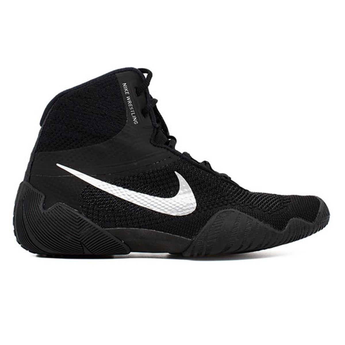 Die Nike Tawa Wrestling Shoes in Schwarz bieten maximale Performance für Wrestling und Kampfsporttraining. Das ultraleichte Flyknit-Design sorgt für engen Halt, hohe Flexibilität und optimale Kontrolle bei schnellen Bewegungen auf der Matte.