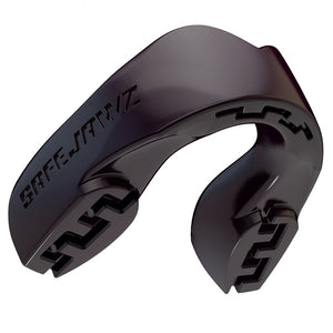 Der SafeJawz Intro Series Zahnschutz in Schwarz bietet soliden Schutz für Einsteiger im Kampfsport. Ideal für Boxen, MMA, Muay Thai und andere Kontaktsportarten mit leichtem bis mittlerem Kontakt.