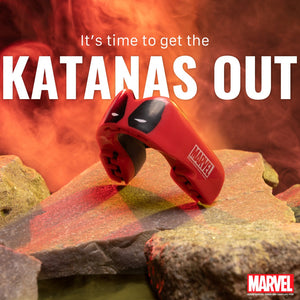 Der Deadpool Mundschutz von SafeJawz kombiniert auffälliges Marvel-Design mit professionellem Zahnschutz. Perfekt für Vollkontakt-Sportarten wie Boxen, Thaiboxen oder MMA.