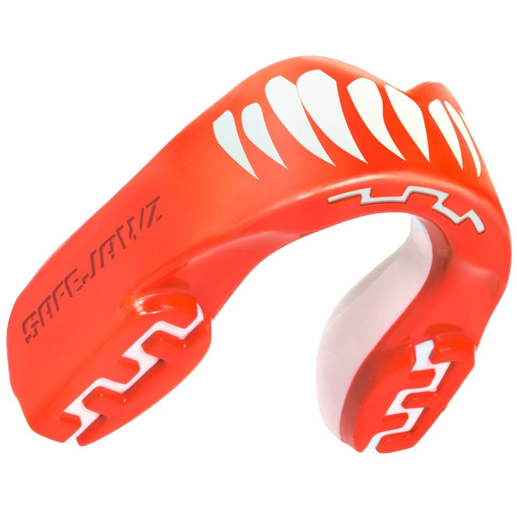 Zahnschutz von Safejawz – Extro Series „Viper“ in Rot: Stilvoller Mundschutz für Kampfsportarten wie MMA, Boxen oder Kickboxen, mit dynamischem Viper-Design, das Individualität betont. Die doppellagige Konstruktion bietet hohen Schutz und perfekten Sitz durch Fluid‑Fit™ Technologie.