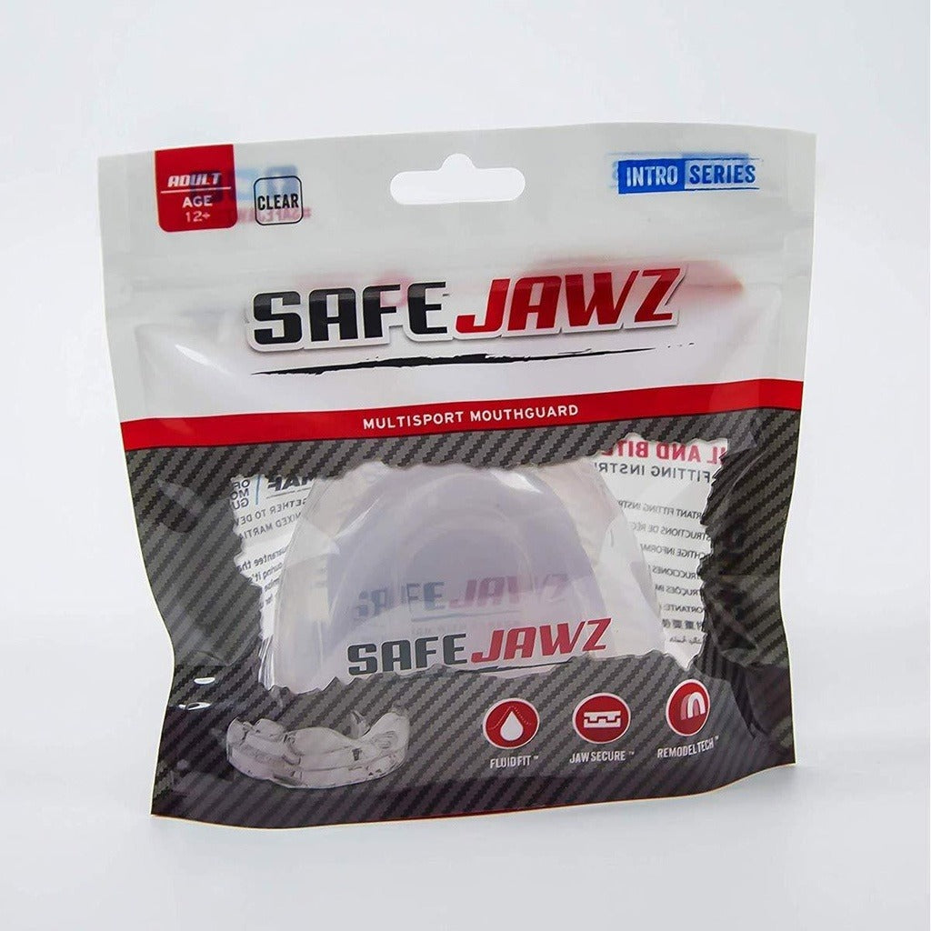 Minimalistischer Kampfsport-Zahnschutz von Safejawz in Klar – Intro Series. Selbstanpassend, stabil und komfortabel – perfekt für regelmäßiges Training oder Wettkämpfe in MMA, Kickboxen oder Grappling.