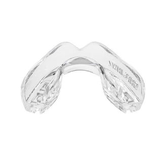 Safejawz Intro Series Mundschutz in Transparent – minimalistisch und funktional. Dank Fluid‑Fit™ folgt er präzise den Zahnkonturen, bietet hervorragenden Tragekomfort und maximalen Schutz bei Sparring oder Training.