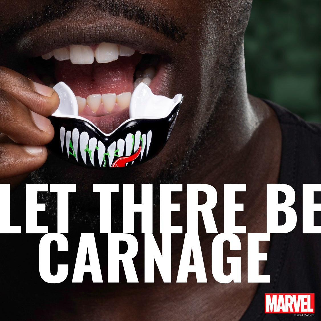 Dieser Zahnschutz von SAFEJAWZ im Venom-Stil schützt deine Zähne effektiv im Sparring und passt sich individuell an – ideal für alle Kampfsportarten.