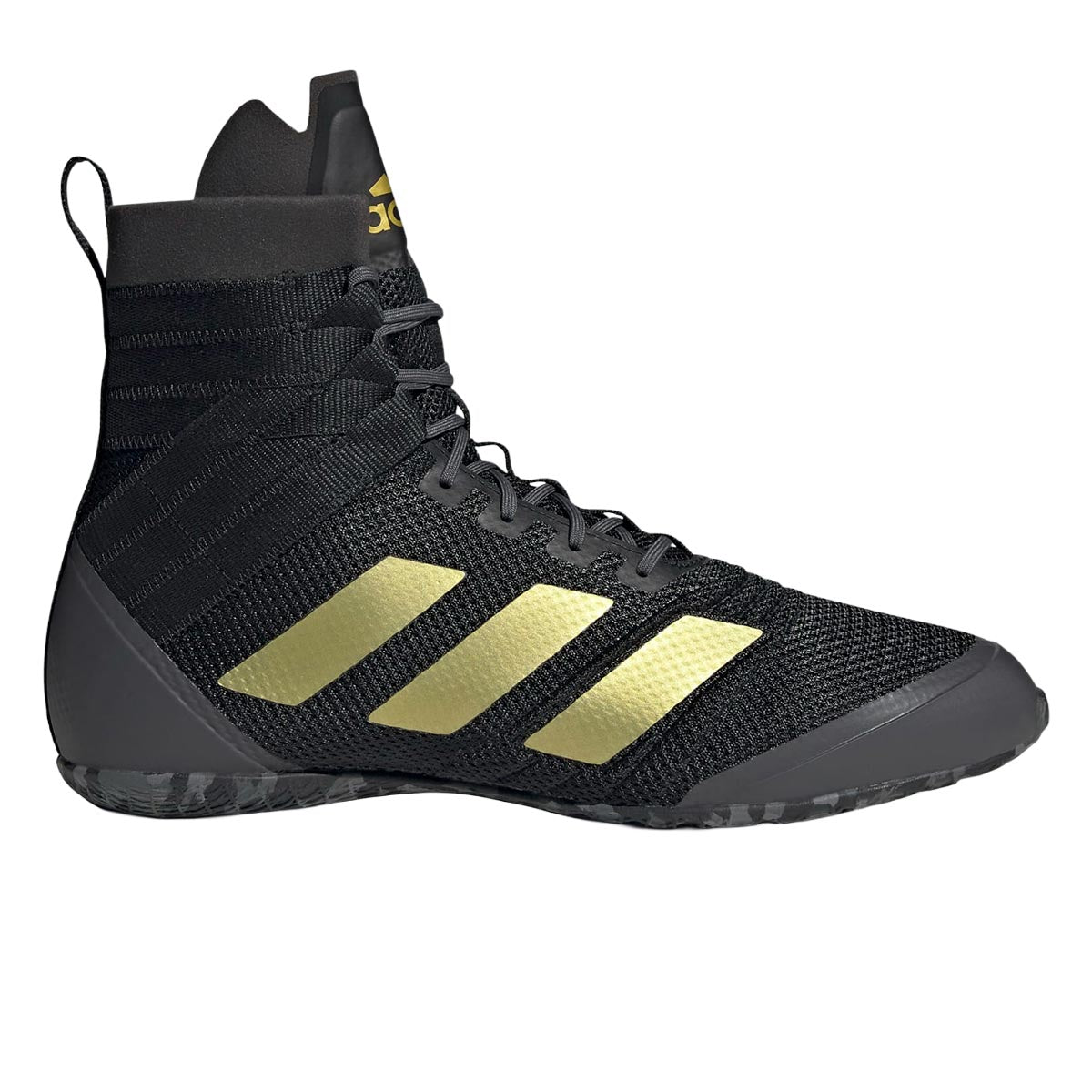 Schwarze‑goldene Adidas Speedex Boxing Shoes mit atmungsaktivem Mesh‑Obermaterial und rutschfester Gummisohle für maximale Agilität, Grip und Komfort im Ring beim täglichen Box‑ und Sparring‑Training.
