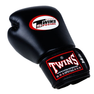 Hochwertige Muay Thai Boxhandschuhe von Twins – das Modell BG-N V2 Black überzeugt mit robuster Verarbeitung, starker Polsterung und optimalem Schutz für Boxen, MMA und Kickboxen.