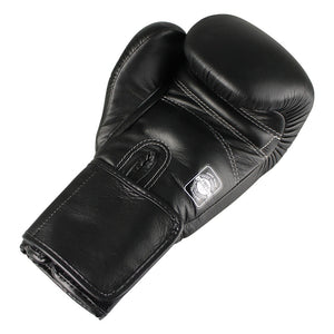 Die schwarzen BGVF Boxhandschuhe von Twins kombinieren professionellen Schutz mit angenehmem Tragekomfort. Ideal für ambitionierte Kampfsportler im täglichen Muay Thai Training.
