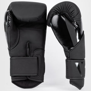 Hochwertige Venum Boxhandschuhe Challenger 4.0 in Schwarz – entwickelt für maximale Leistung im Training und Wettkampf. Die ergonomische Passform und der breite Klettverschluss sorgen für sicheren Halt und Schutz.