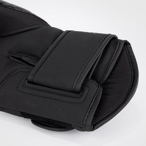 Die Venum Boxhandschuhe Challenger 4.0 in Schwarz sind die perfekte Wahl für Kampfsportler, die auf Qualität und Performance setzen. Mit modernem Design und langlebigem Material sind sie für intensives Training und Wettkämpfe geeignet.