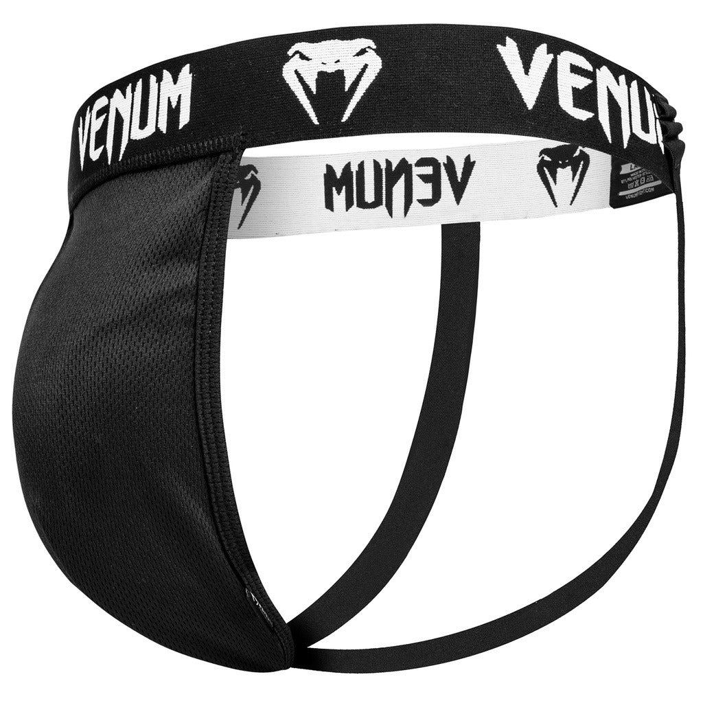 Hochwertiger Venum Challenger Tiefschutz – mit Gel-Schild und doppeltem Stoßabsorber für maximale Sicherheit im Wettkampf und Training. Besonders geeignet für Kampfsportarten wie Muay Thai, Jiu-Jitsu oder Kickboxen. Ein zuverlässiger Bestandteil deiner Kampf-Ausrüstung.