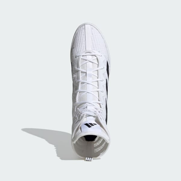 Diese weißen Boxschuhe von adidas überzeugen durch atmungsaktives Mesh-Material und eine rutschfeste Sohle. Perfekt für intensives Boxtraining mit Fokus auf Agilität und Kontrolle.
