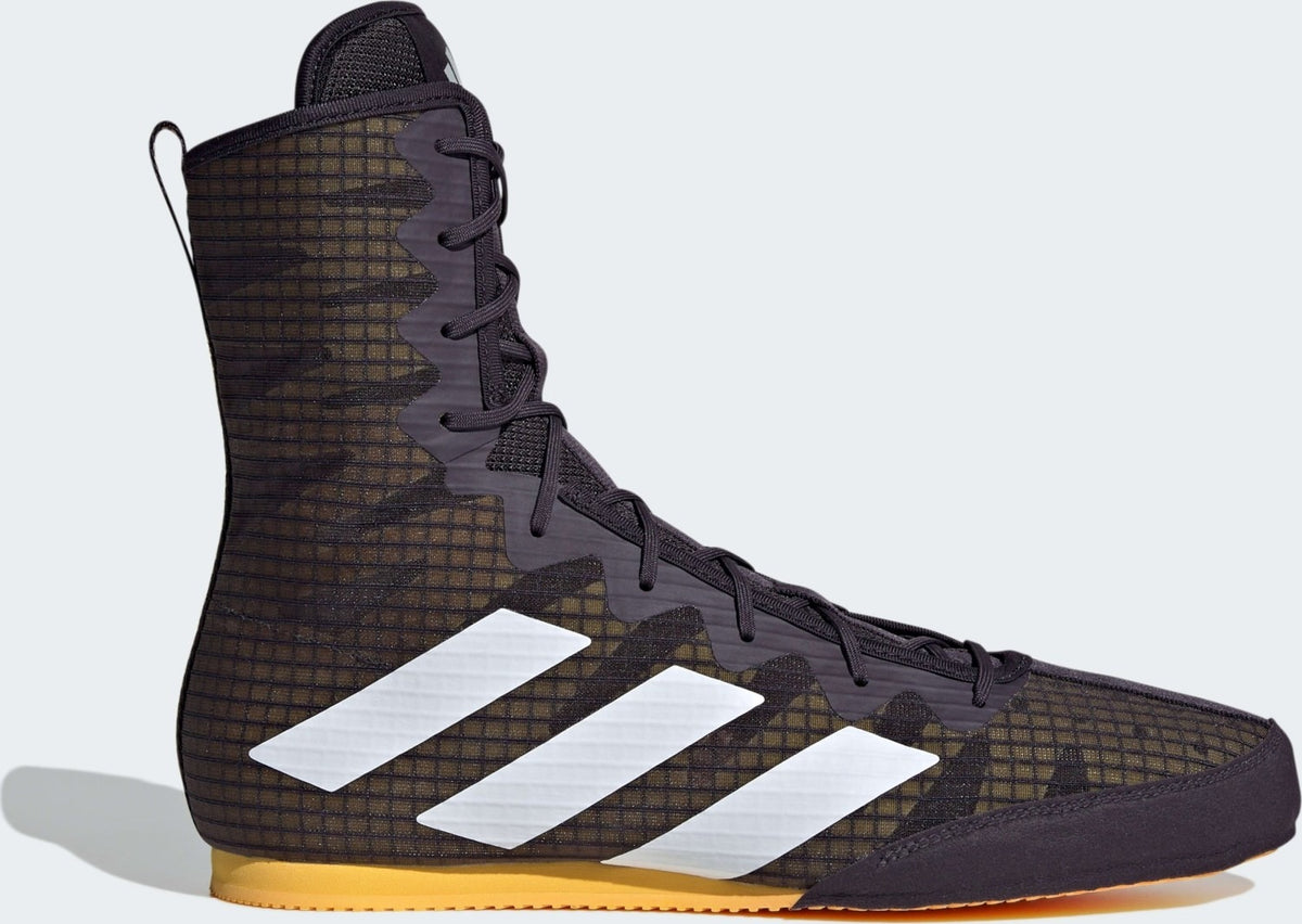 Adidas Boxschuhe in Lila für ambitionierte Kampfsportler, die Wert auf Funktionalität und Style legen. Ideal für Boxtraining und Wettkampf – diese Schuhe bieten dir maximale Beweglichkeit und Kontrolle im Ring.