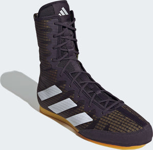 Diese Kampfsportschuhe in Lila von adidas überzeugen durch ihre flache, abriebfeste Gummisohle. Sie bieten dir festen Stand, Stabilität und maximale Kontrolle bei jeder Bewegung im Ring.