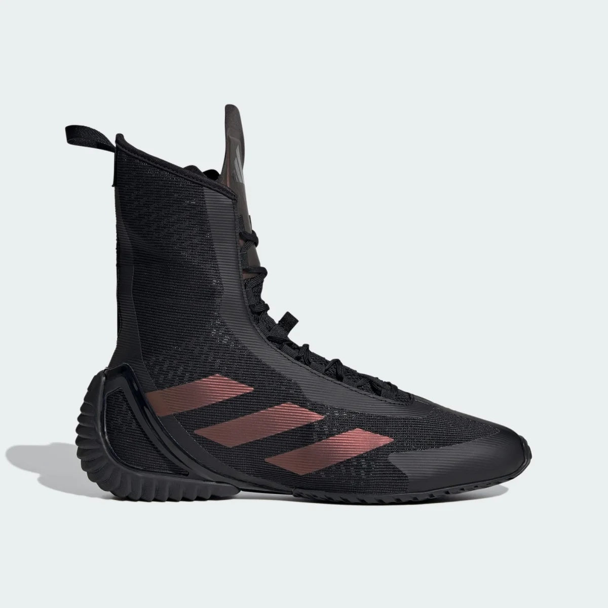 Adidas Speedex Ultra Boxschuhe stehen für Leichtigkeit und Stabilität im Kampfsport. Sie sind ideal für Athleten, die schnelle Bewegungen und präzises Footwork im Training benötigen.