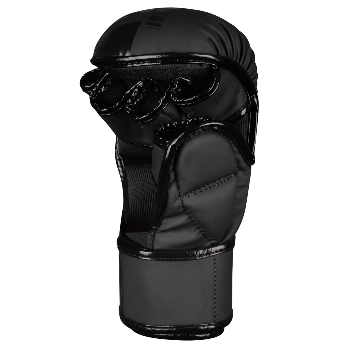 Mit den Phantom Athletics MMA Sparring Handschuhen APEX Blackout erhalten Fighter hochwertige Kampfsportausrüstung für intensives Sparring und Techniktraining. Der verlängerte Klettverschluss stabilisiert das Handgelenk bei MMA, Striking und dynamischen Kombinationen.