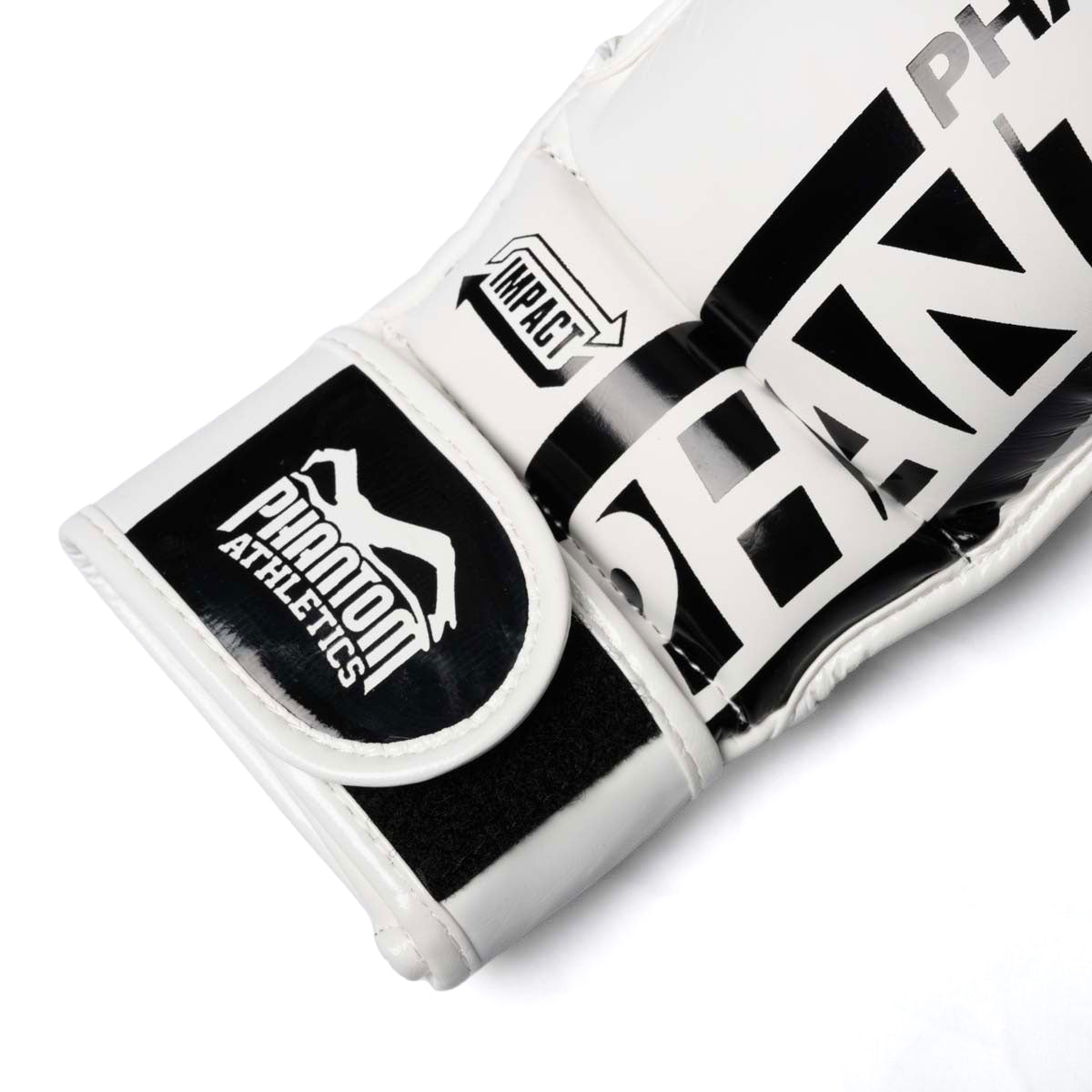 Die Phantom Athletics APEX MMA Sparring Handschuhe Whiteout bestehen aus robustem PU-Material und sind zu 100 Prozent vegan verarbeitet. Mit einem Gewicht von etwa 6 bis 7 oz bieten sie eine Kombination aus Schutz, Bewegungsfreiheit und Kontrolle für MMA und Kampfsport.