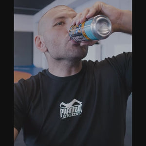 Das T-Shirt Team24 Black von Phantom Athletics bietet dir alles, was du für dein Training brauchst: Atmungsaktivität, Bewegungsfreiheit und einen modernen Look. Perfekt für intensives MMA-, Kickbox- oder Muay-Thai-Training. Die hochwertige Baumwollqualität garantiert Langlebigkeit und Komfort bei jeder Einheit.