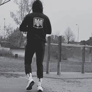 Phantom Athletics Hoodie Germany Black mit bequemer Kapuze und weichem Material, perfekt für Jiu‑Jitsu‑Training und Grappling‑Drills. Premium‑Kampfsport‑Style für ambitionierte Athleten.
