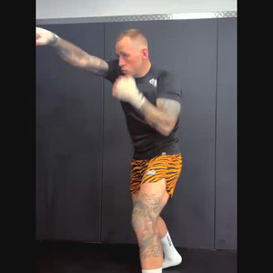 Hochwertige Kampfsport‑Shorts Fusion Tiger von Phantom Athletics – robust, atmungsaktiv und stilvoll im Tiger‑Print – perfekt für ambitionierte Fighter im Training oder Fight‑Camp.