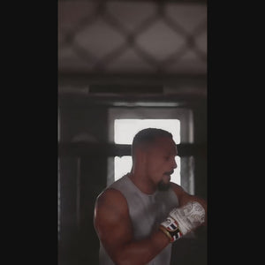 Die Muay Thai Sparring Gloves Limited Edition von Phantom Athletics kombinieren starke Polsterung mit ergonomischem Design. Ideal für sicheres, intensives Schlagtraining und Sparring im Muay Thai und Kickboxen.