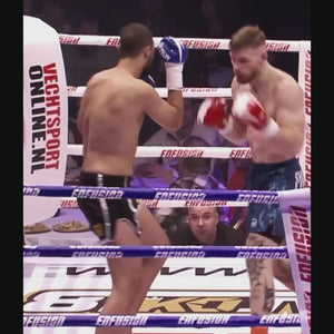 Funktionelle Phantom Athletics Fightshorts EVO Warfare Navy Camo, designed für kompromisslose Performance im Box‑, MMA‑ oder Muay Thai‑Training mit flexiblem, leichtem Material für maximale Performance. Diese Premium‑Shorts kombinieren Style, Funktion und Bewegungsfreiheit für intensives Training im Gym oder auf der Matte.