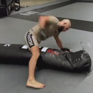 Die Phantom Athletics MMA Gloves „Apex“ sind gemacht für Höchstleistung im Kampfsport – mit offener Handfläche für besten Grip und robuster Polsterung für sicheres Schlagen. Perfekt für dein MMA-Training auf Profiniveau.