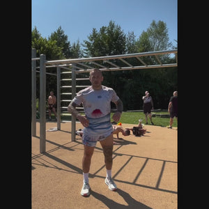 Stylisches Phantom EVO Kampfsportshirt mit japanischer Ästhetik, das gezielt für intensives Sparring und funktionelles Training entwickelt wurde. Feuchtigkeitsregulierende, langlebige Qualität macht es zum idealen Begleiter im Training und Wettkampf.