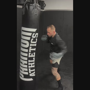 Die Boxhandschuhe Camo Tiger von Phantom Athletics bieten dir optimalen Schutz und starken Halt im Training. Ideal für Kampfsportarten wie Boxen, Muay Thai und Kickboxen.