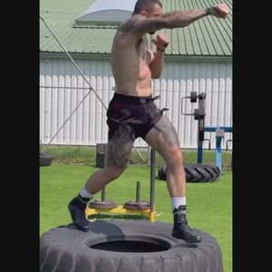 Mit den Phantom Athletics Fightshorts „Evo Tiger Unit“ setzt du ein starkes Statement im Training – leicht, widerstandsfähig und perfekt für explosive Bewegungen im MMA, Grappling oder Kickboxen. Entwickelt für echte Kämpfer.