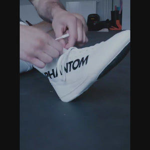 Phantom Athletics COMBAT Ringerschuhe Weiß – entwickelt mit Profi-Athleten für maximale Performance auf der Matte.