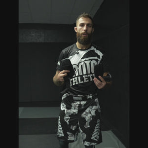 Phantom Athletics Fightshorts Storm Nitro – robuste, leichte Trainingsshorts mit markantem Design und hoher Bewegungsfreiheit, perfekt für Sparring, MMA und Muay Thai.