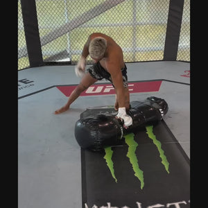 Die Phantom Athletics Fusion-R Fightshorts „Tiger vs. Shark“ vereinen modernes Design mit maximaler Funktionalität. Das auffällige Tiger- und Hai-Motiv macht sie zu einem echten Highlight im MMA-Training. Mit ihrem leichten, flexiblen Material und dem elastischen Bund bieten sie optimalen Komfort und Bewegungsfreiheit. 