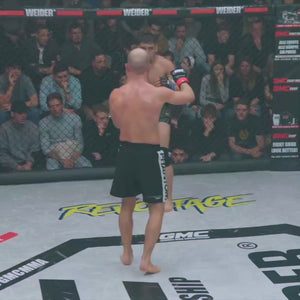 Die Fightshorts Evo Apex Black von Phantom Athletics bieten dir kompromisslose Performance und ein schlichtes, kraftvolles Design. Sie sind leicht, strapazierfähig und bieten maximale Bewegungsfreiheit – ideal für MMA, BJJ und funktionelles Kampfsporttraining.