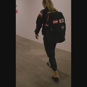 Mit der Phantom Athletics Trainingsjacke DMC Team Austria bist du sowohl im Training als auch in der Freizeit bestens ausgestattet. Das atmungsaktive Material und die ergonomische Passform sorgen für maximalen Komfort.